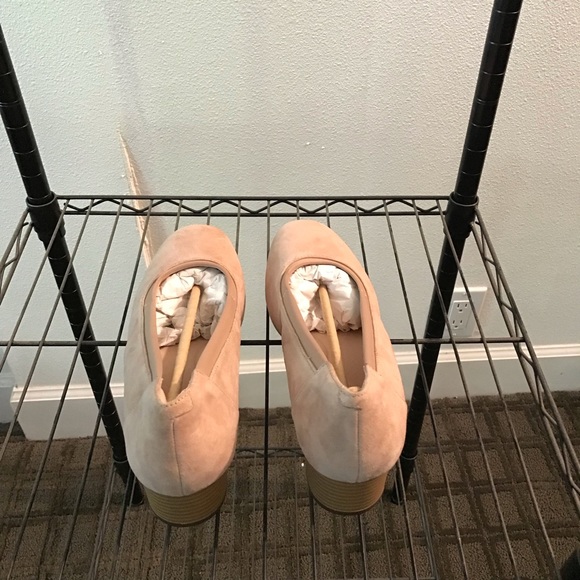 Clark’s new tan suede leather pumps - Picture 4 of 4